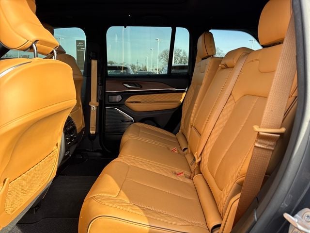 2022 Jeep Grand Cherokee Summit