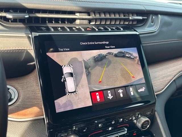 2022 Jeep Grand Cherokee Summit