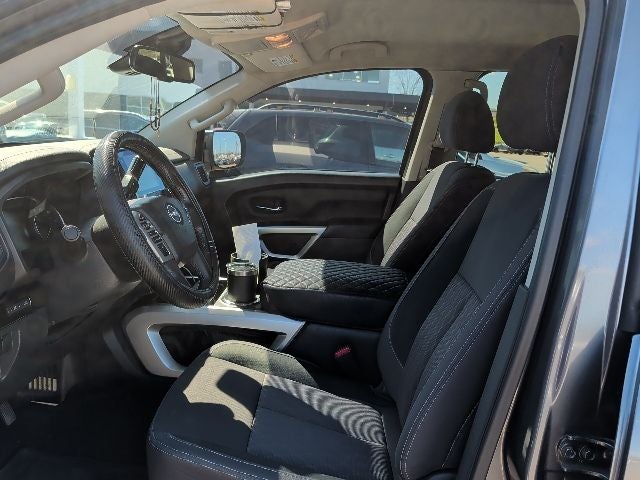 2023 Nissan Titan SV