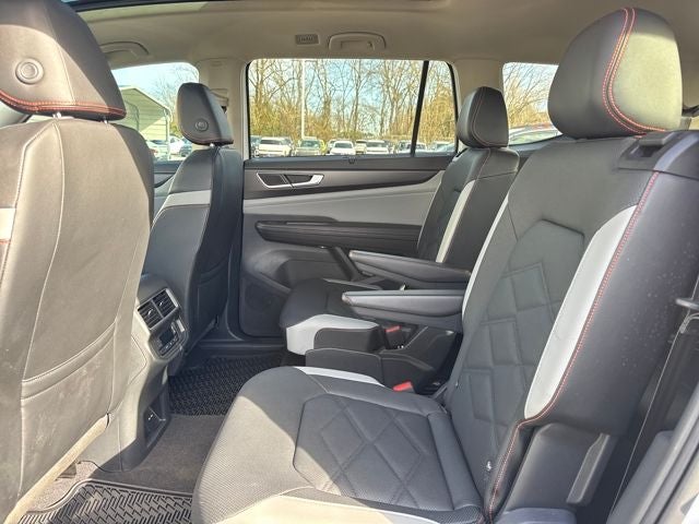 2024 Volkswagen Atlas 2.0T Peak Edition SEL