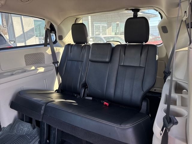 2016 Chrysler Town & Country Touring