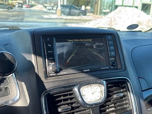 2016 Chrysler Town & Country Touring