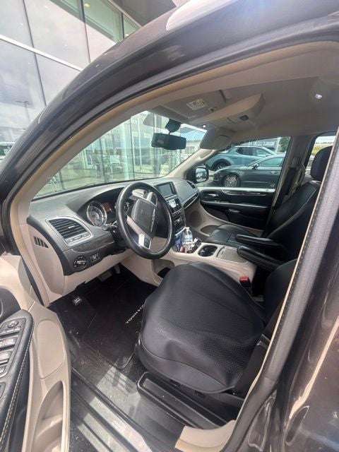 2015 Chrysler Town & Country Touring-L