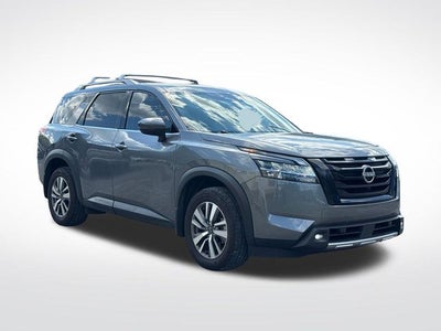 2023 Nissan Pathfinder SL