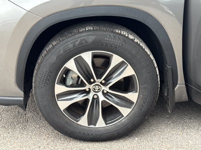 2025 Toyota Highlander XLE