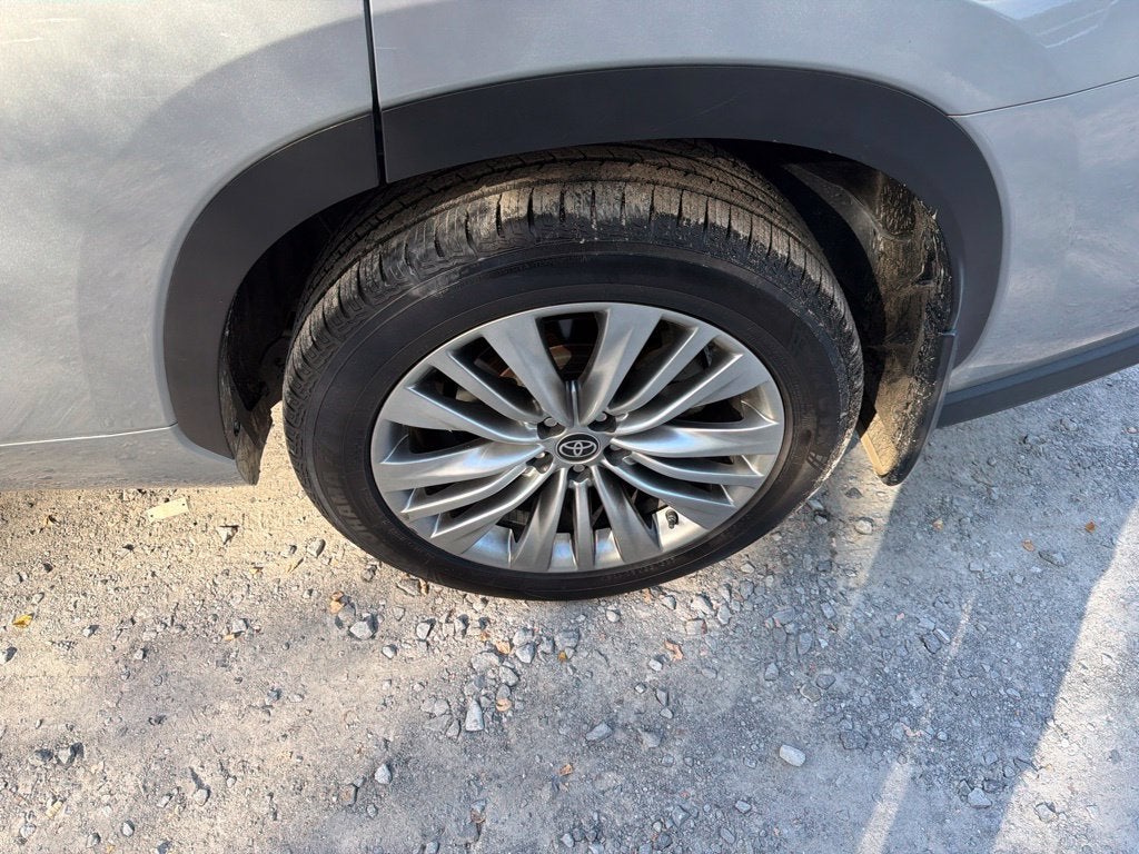2023 Toyota Highlander Platinum