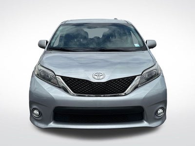 2017 Toyota Sienna SE 8 Passenger