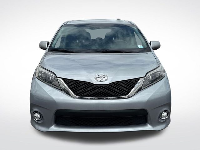 2017 Toyota Sienna SE 8 Passenger