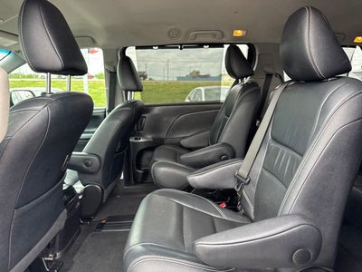 2017 Toyota Sienna SE 8 Passenger