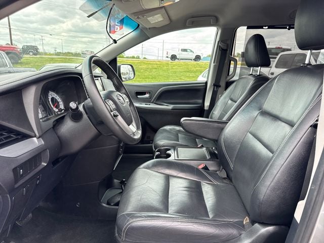 2017 Toyota Sienna SE 8 Passenger