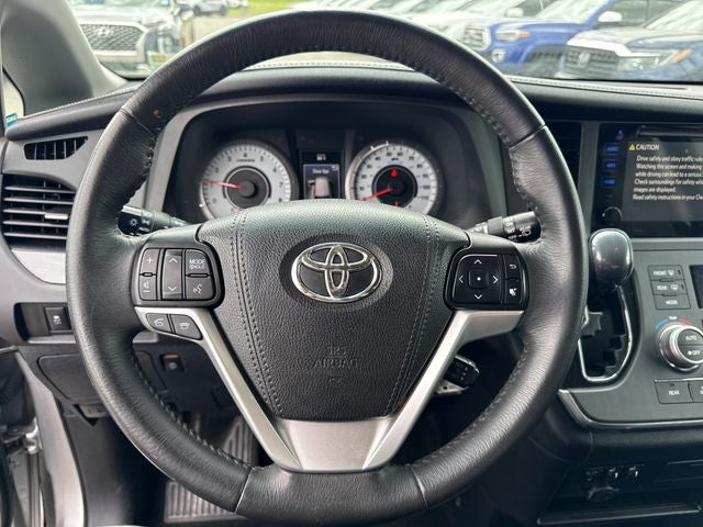 2017 Toyota Sienna SE 8 Passenger