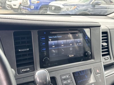 2017 Toyota Sienna SE 8 Passenger