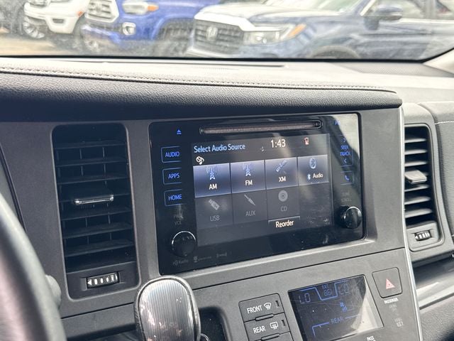 2017 Toyota Sienna SE 8 Passenger