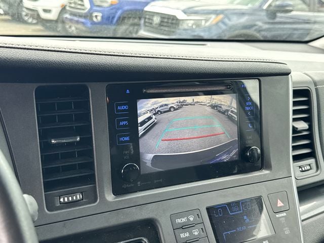 2017 Toyota Sienna SE 8 Passenger