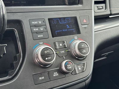 2017 Toyota Sienna SE 8 Passenger