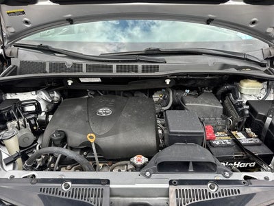 2017 Toyota Sienna SE 8 Passenger