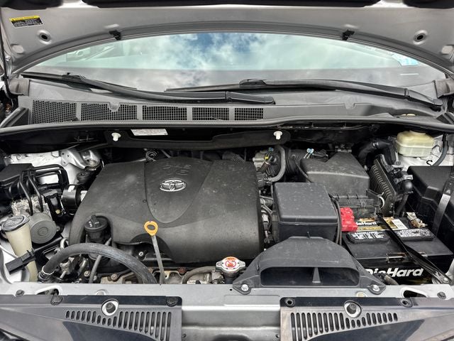 2017 Toyota Sienna SE 8 Passenger