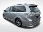 2017 Toyota Sienna SE 8 Passenger