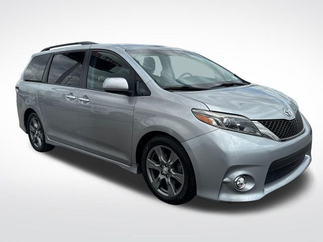 2017 Toyota Sienna SE 8 Passenger