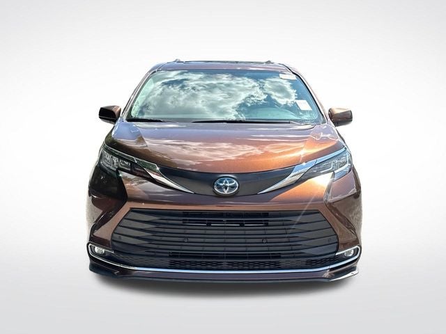 2023 Toyota Sienna XLE 8 Passenger
