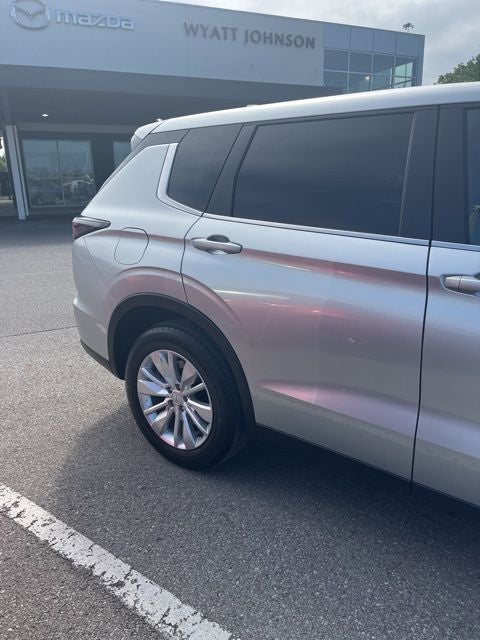 2025 Mitsubishi Outlander ES