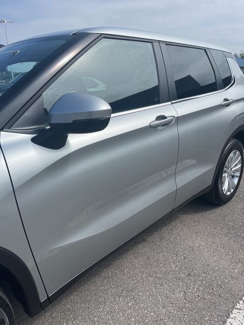 2025 Mitsubishi Outlander ES