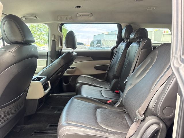 2023 Kia Carnival LX Seat Package