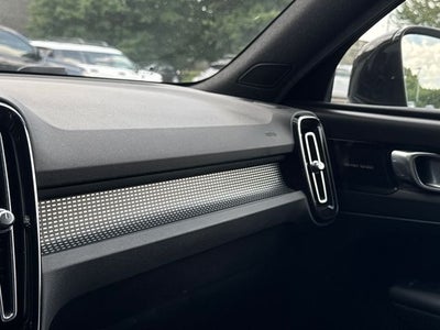 2020 Volvo XC40 R-Design