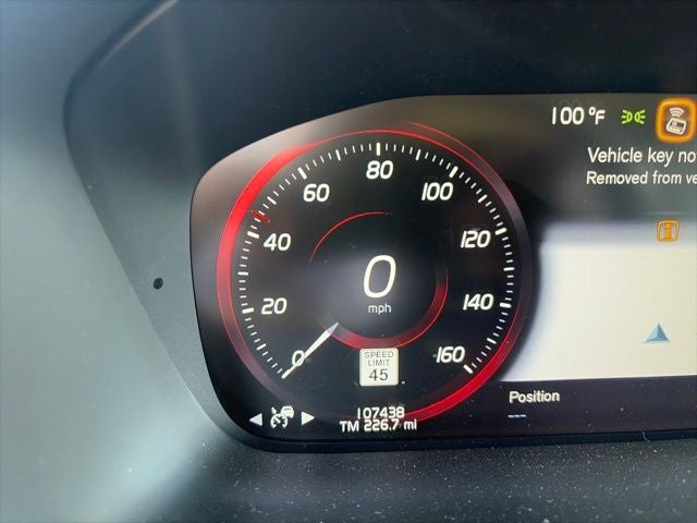 2016 Volvo XC90 T6 Momentum