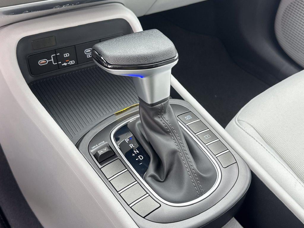 2027 Hyundai KONA SE