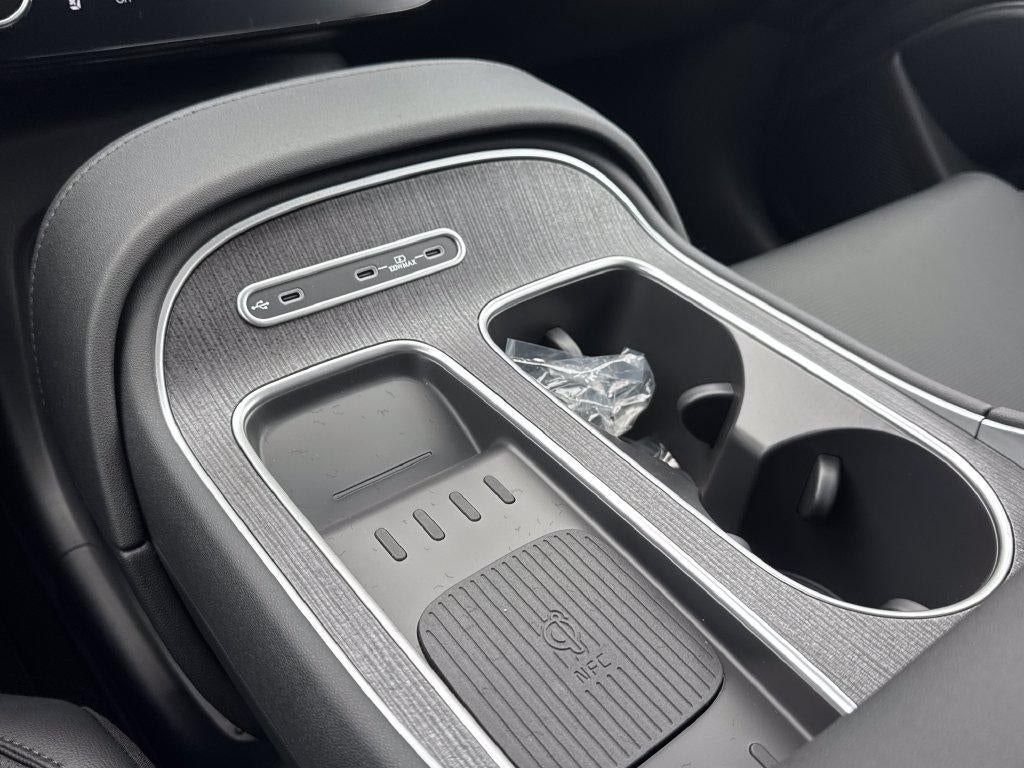 2027 Hyundai PALISADE SEL 7 Passenger